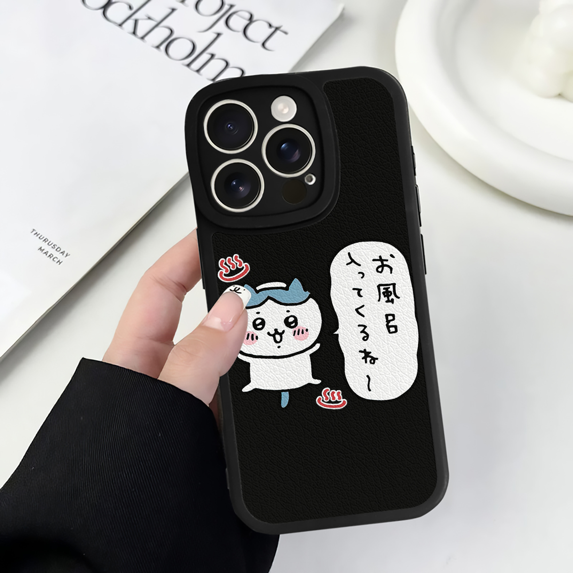（画像用） ちいかわ ハチワレ Chii-kawa hachiware 【iPhone 16シリーズ対応】シリコンスマホケース（レザー調） 材質：シリコン